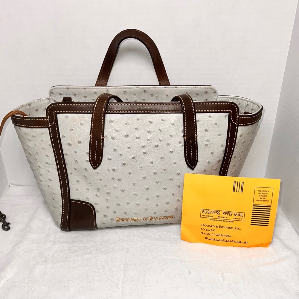 ***SOLD***


Dooney and Bourke ostrich bag